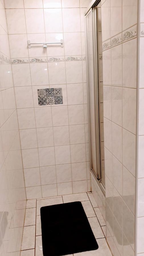Budget Rooms In Halle With Shared Bathroom, Free Wifi, Netflix & Ipad Екстериор снимка