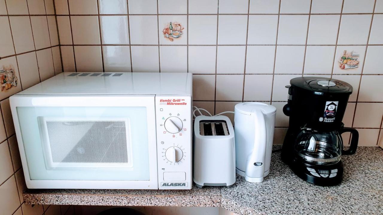 Budget Rooms In Halle With Shared Bathroom, Free Wifi, Netflix & Ipad Екстериор снимка