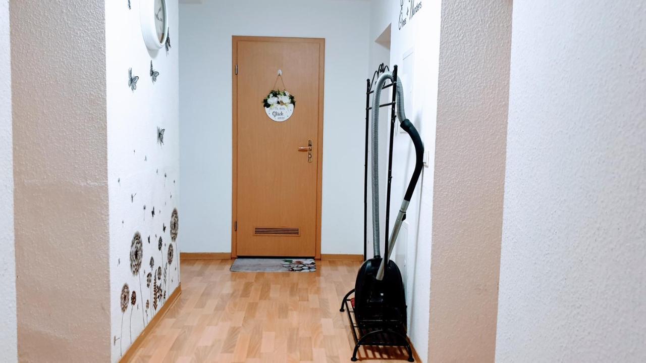 Budget Rooms In Halle With Shared Bathroom, Free Wifi, Netflix & Ipad Екстериор снимка