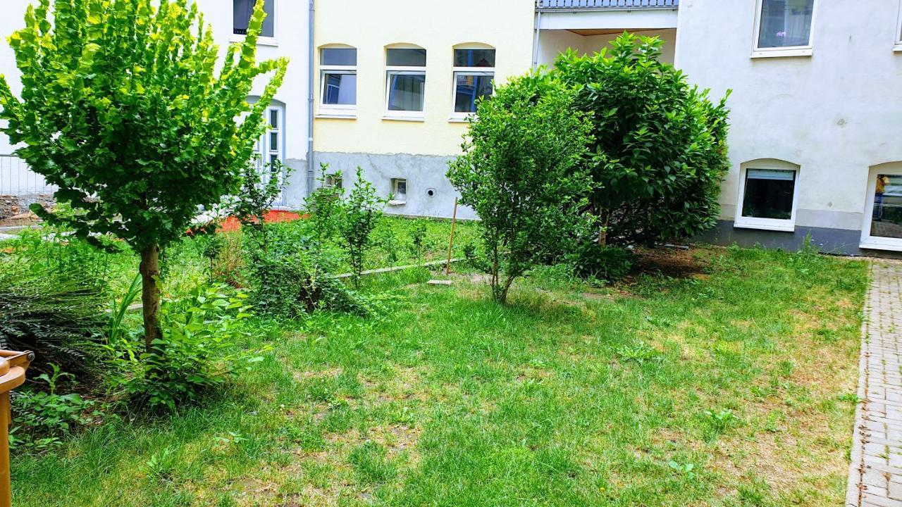 Budget Rooms In Halle With Shared Bathroom, Free Wifi, Netflix & Ipad Екстериор снимка