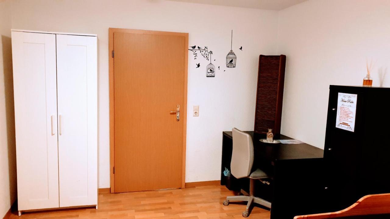 Budget Rooms In Halle With Shared Bathroom, Free Wifi, Netflix & Ipad Екстериор снимка