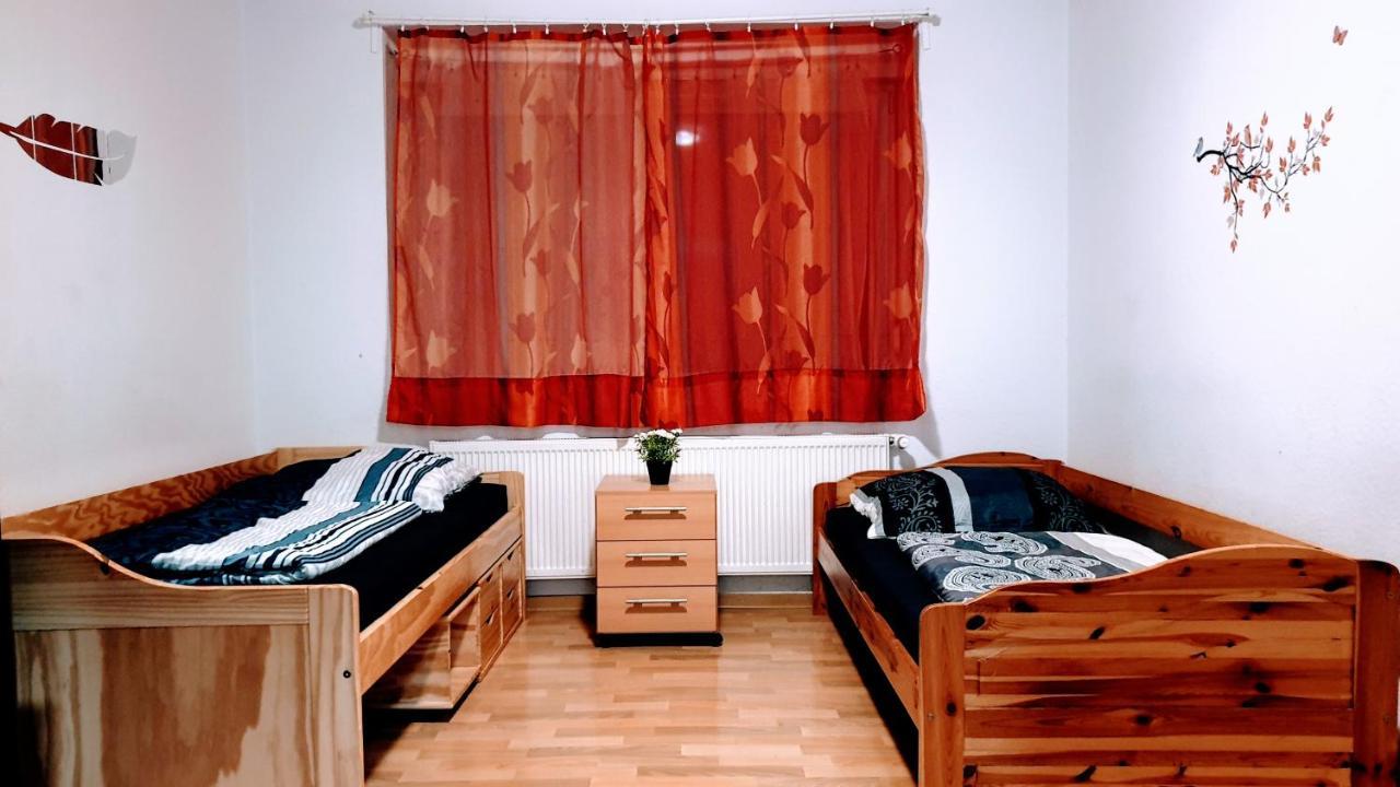 Budget Rooms In Halle With Shared Bathroom, Free Wifi, Netflix & Ipad Екстериор снимка